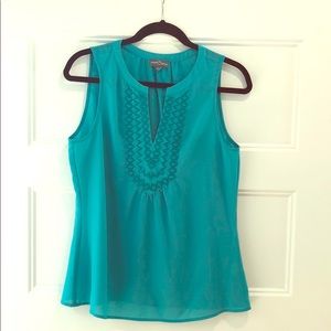 Market and spruce sleeveless blouse